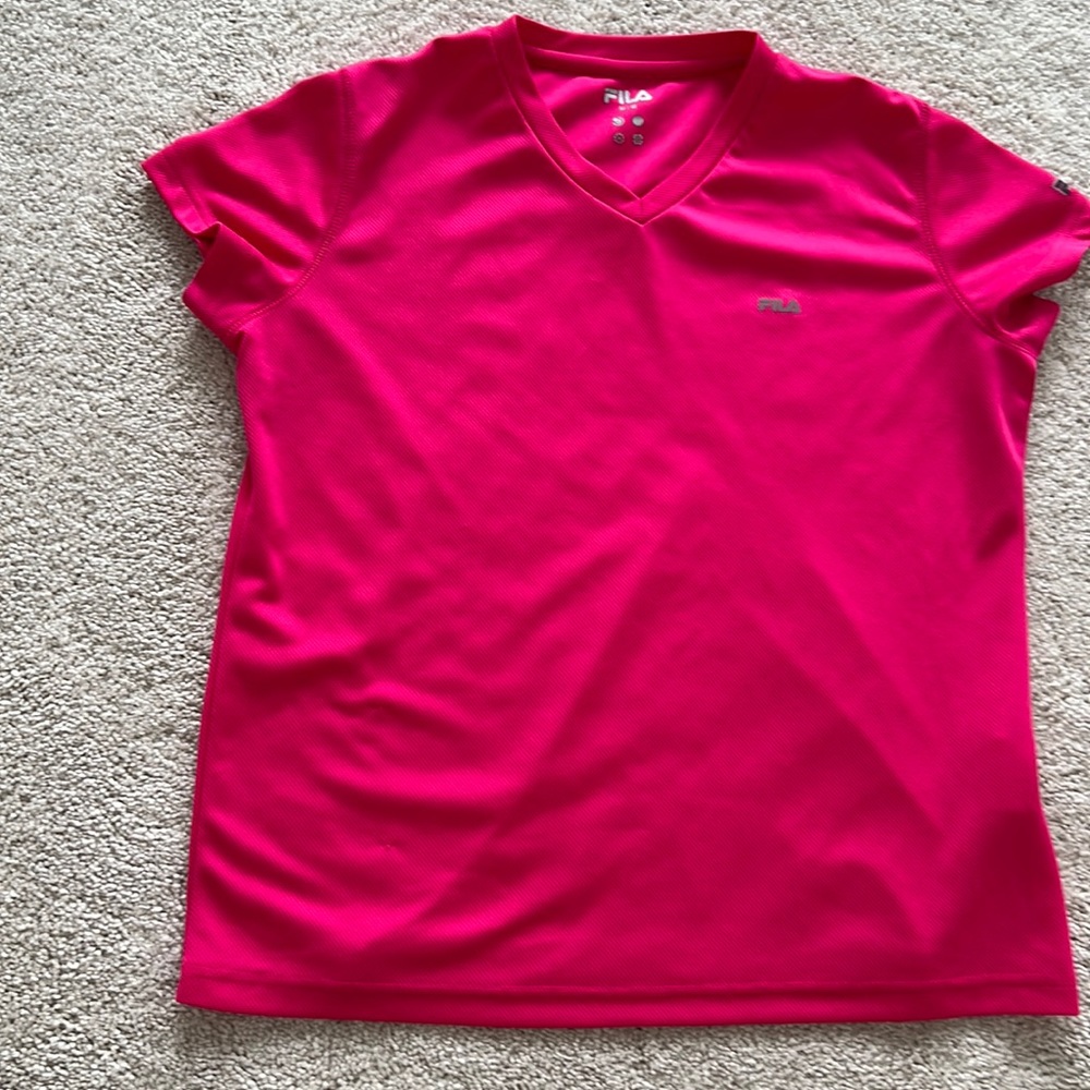 FILA Short Sleeve Athletic T Shirt in Hot pink, Size Medium